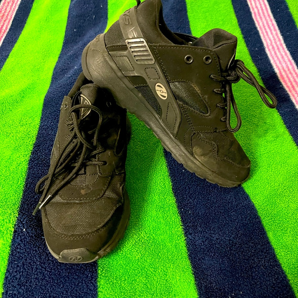 Black Heely’s big boys size 5 - Picture 2 of 5